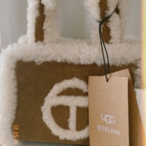NEW UGG × TELFAR Small Shopper
Bag - Chestnut